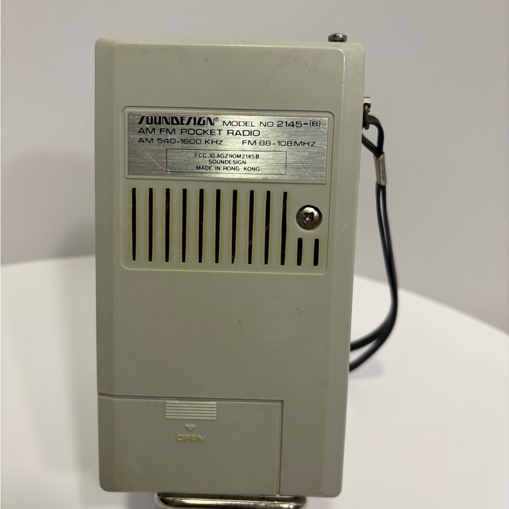 VTG Sound Design 1980 Pocket Radio AM-FM Handheld Retro Conversation Starter - Picture 6 of 10